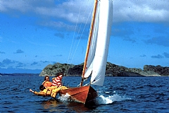 Finn Totland ombord i Jason utenfor Angleviken, sammen med Erling Iversen og Peder Lunde Jr under NM i 15Kvm Oselver i 1979